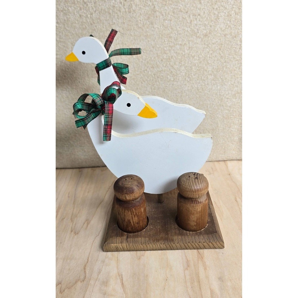 Vintage Wooden Goose Napkin Holder Salt Pepper Shaker Caddy Plaid Bow